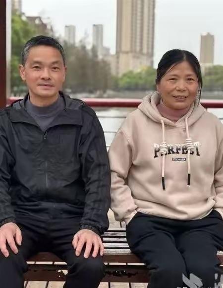 武汉一男子，弟弟病逝，留下百万遗产，交由哥哥处置。谁成想，月入6000的哥哥，办