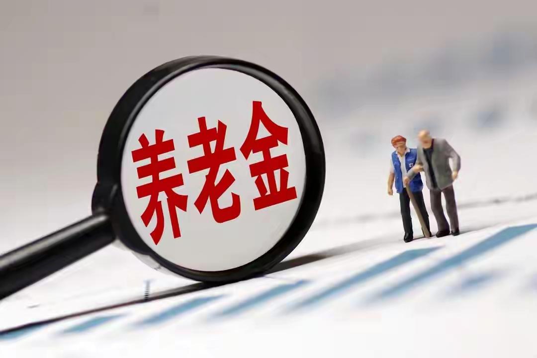 五省份宣布！2026年提高农民养老金，低于400元的能涨100元吗？
布满老茧的