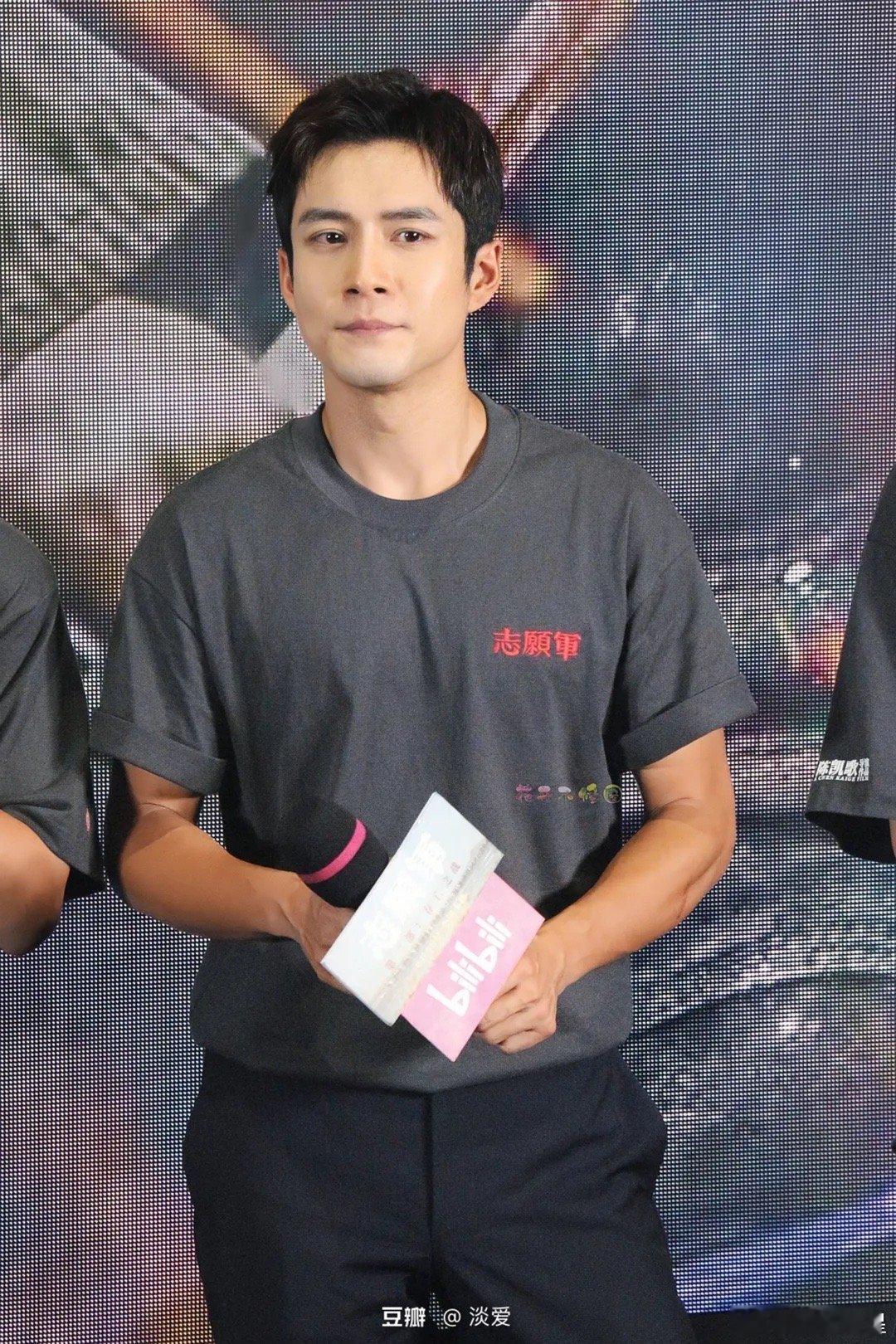 首映礼也是见过的，怎么变这么严重了？变了个人似的 ​​​