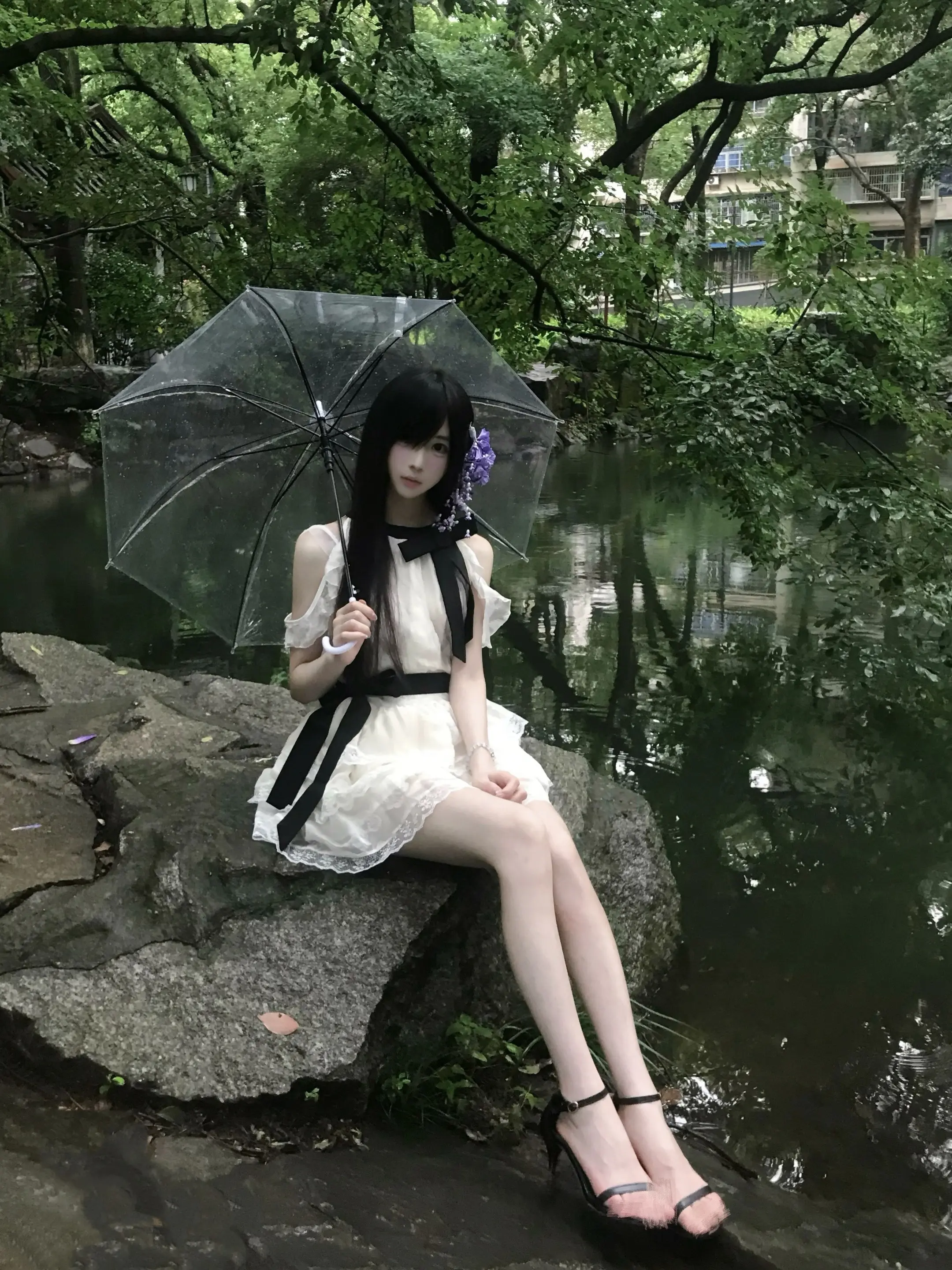 人和人之间是一场仓促的骤雨 很久以后还是划在玻璃的雨痕