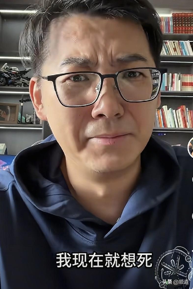 男子说你知道我们这一代人去世和老一辈去世有什么区别吗？那就是它多了一个手机，里面