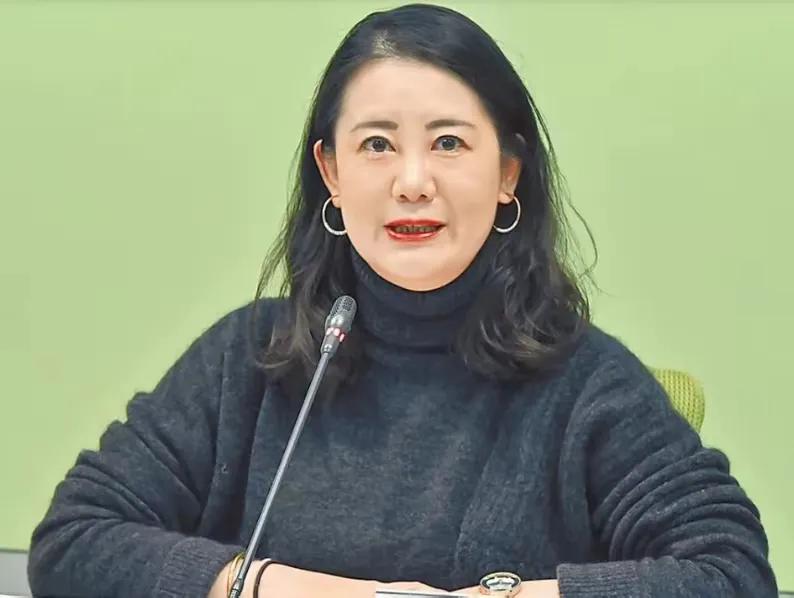 绿营丑闻曝光，吴思瑶坐不住了，“回旋镖”出现，郑丽文点名三人！
连日来，绿营频频