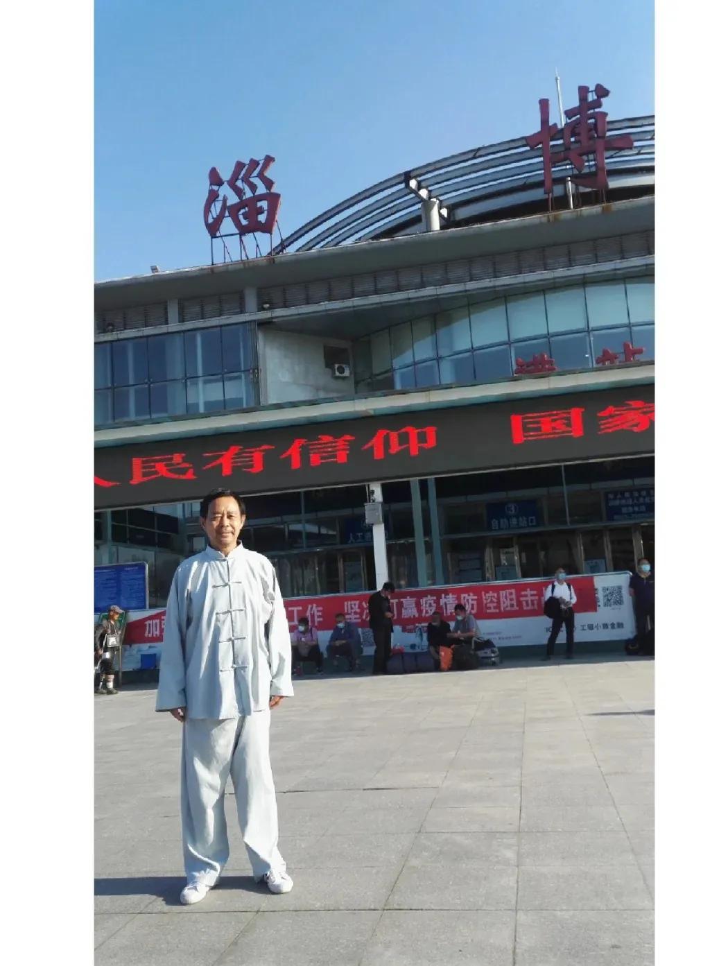 马老师这是也去淄博吃烧烤了？