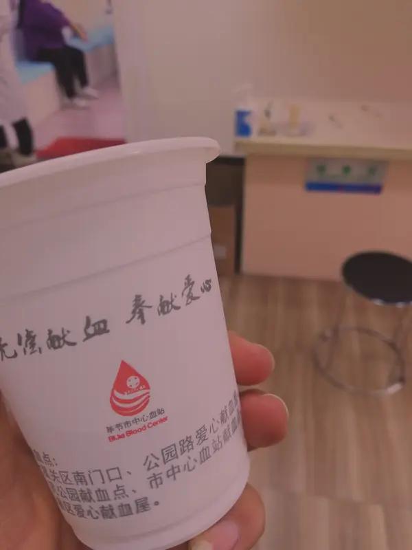 会的，我会愿意无偿献血。

在我看来，献血不是负担，是用一点点自己的健康，去换别