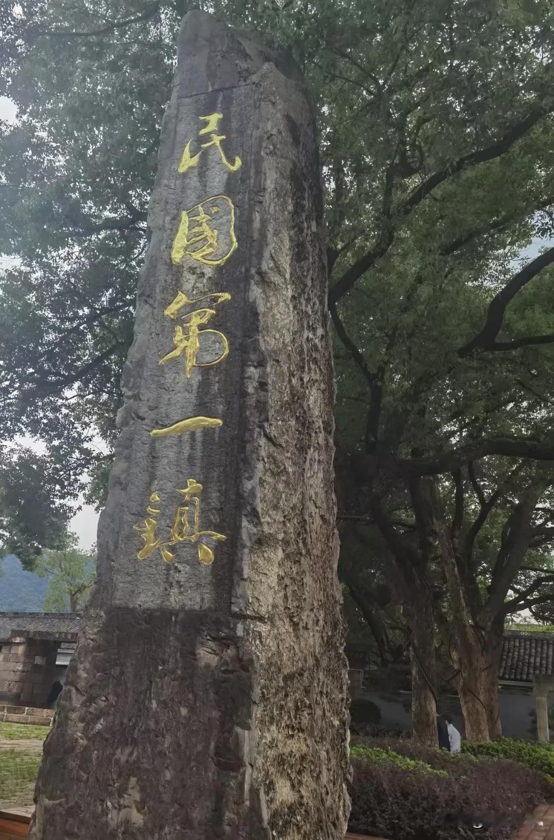 在生活的舞台上，为你带来正能量的人，宛如助力的风帆，推动你前行；而传递负能量的人