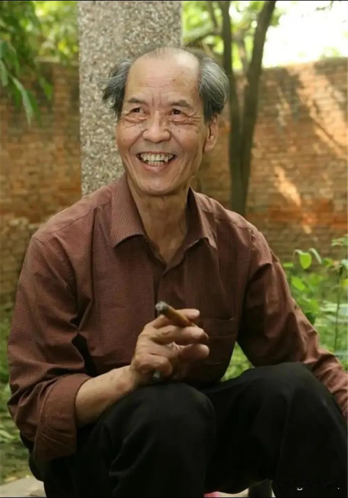 1993年，6年没有收入的陈忠实，在家闲坐。突然一通电话打来，接完电话后，整个人