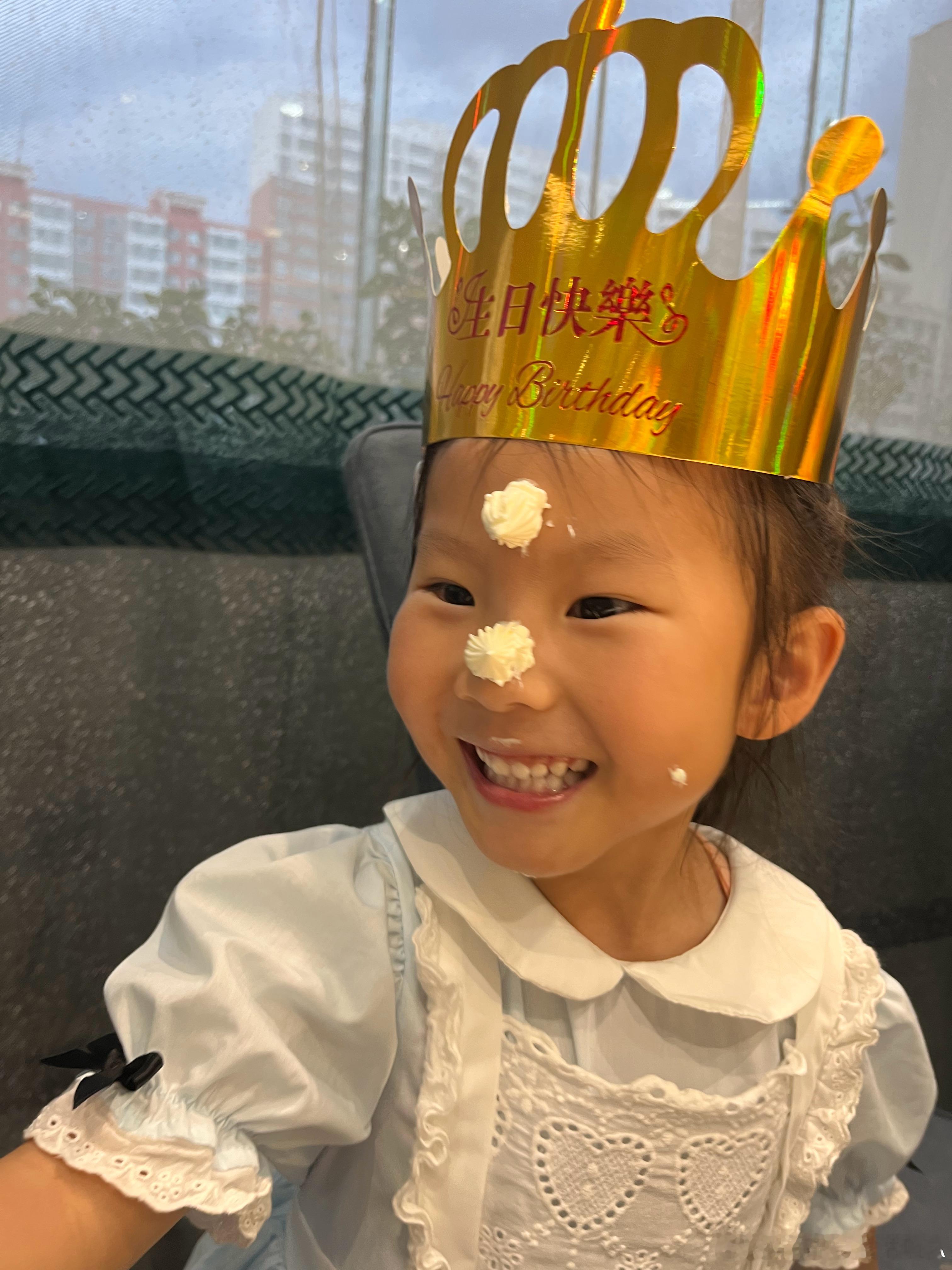 曦宝今天从奶奶家拿了一瓶矿泉水说舞蹈班小朋友都喝瓶装水而且她们都拿的是饮料所以她