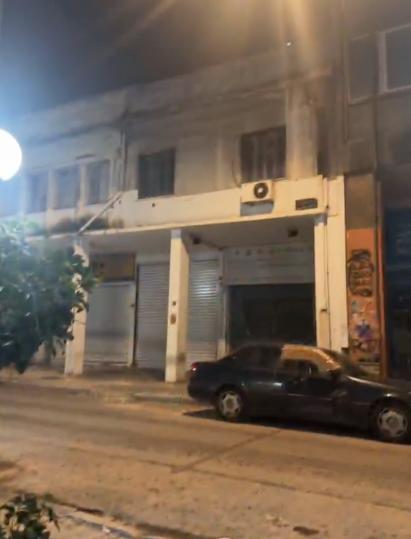 中国男子在雅典街头被抢手机，“对方腰间别了把枪，吓得腿直哆嗦”，巴基斯坦大哥挺身