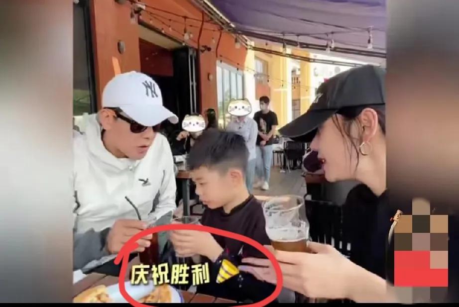 看到秋瓷炫和于晓光去看儿子踢足球，
我实在是太害怕了！虽然他们儿子很有踢球天赋，
