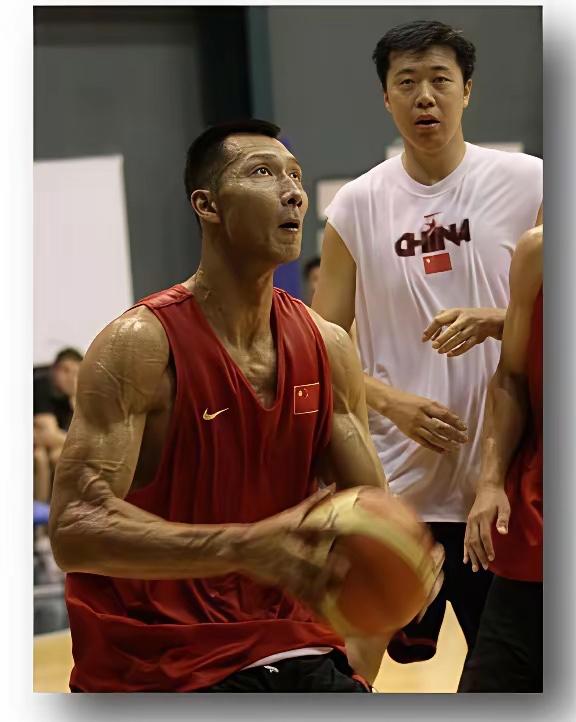 易建联为何能称霸亚洲，看他肌肉就知道了