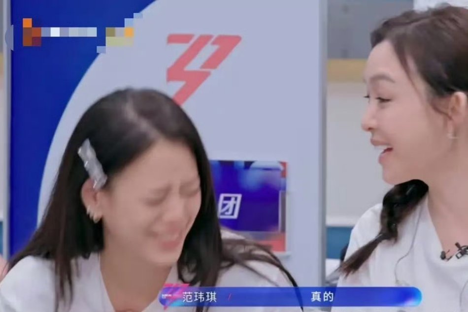 范玮琪贴脸江语晨 范玮琪听《最长的电影》问江语晨：是周先生的歌吗？江语晨：我是这