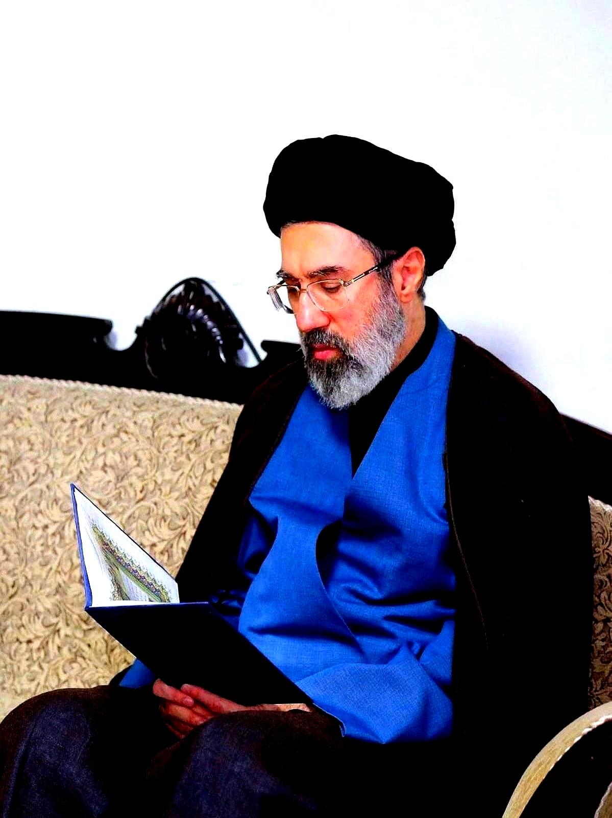 我把家里剩下的人，一个个叫到一起。
我爸没了，我妈没了，接着是老婆和孩子。
家里