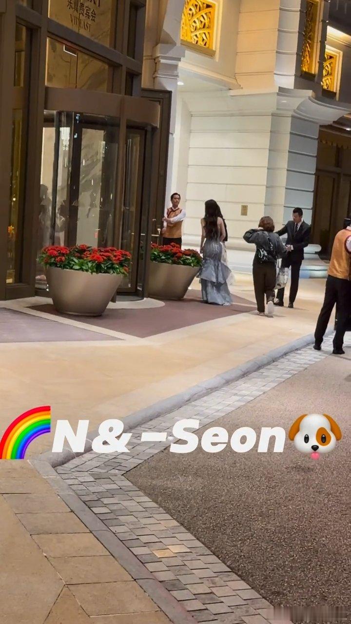 关晓彤[超话]关晓彤孟子义一起下班孟子义关晓彤湾区升明月一起下班 原来昨天的晚会