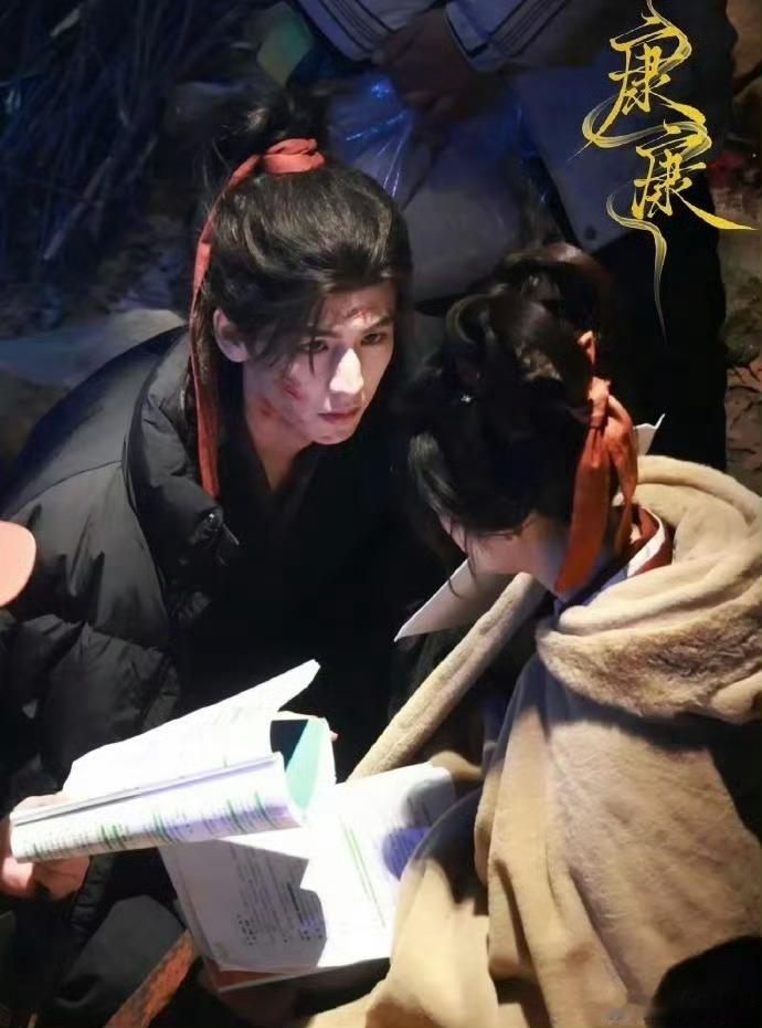 张凌赫林允喂药吻《归鸾》喂药吻路透杀疯了！横店初雪衬得画面好绝，张凌赫林允贴唇渡