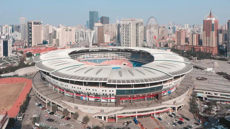 邵佳一出任国足主帅这事儿挺让人期待的。他今年45岁，有丰富的青训经验，曾担任过国