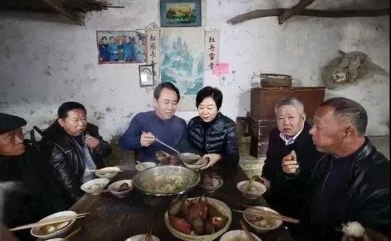 许家印和丁玉梅，投机为何没入门？

丁玉梅和大儿子许智健搞逃废债，却连基本的现实