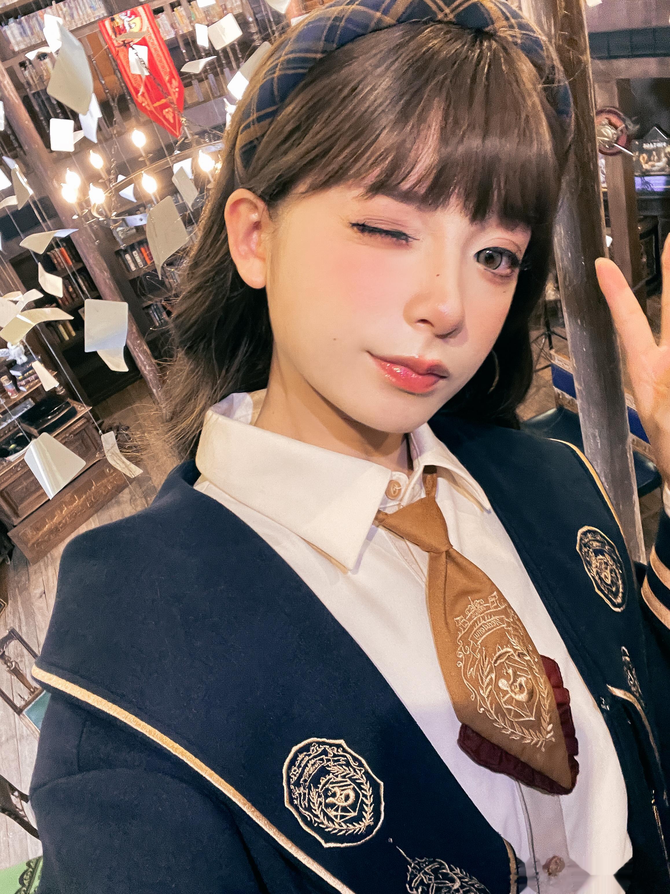 美貌攻击！！biubiu~点赞抓一个和我一起去魔法学院加班[doge] ​​​