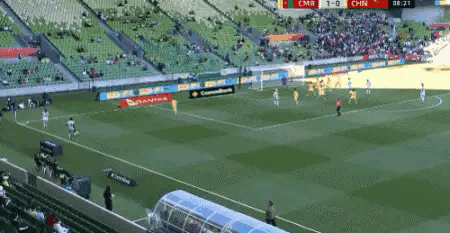 中国队身体上的差距一目了然，意识上的弱点一击就穿，对抗硬度，出球速度，反击衔接上