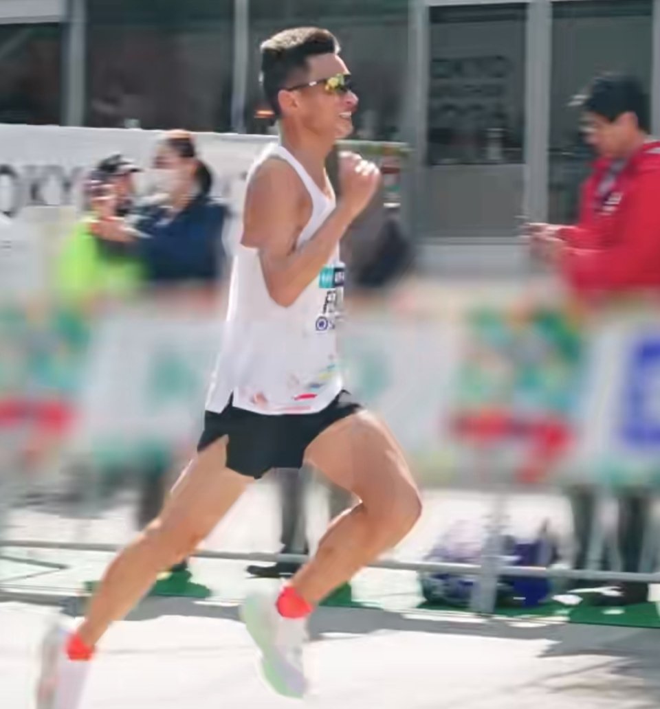 丰配友说面对日本人一定不能输东京马拉松最后冲刺，丰配友直面强敌、咬牙硬顶，以1秒