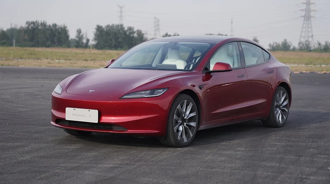 【特斯拉推出史上最亲民版本】特斯拉在欧洲推出了一款定价更低的 Model 3 车