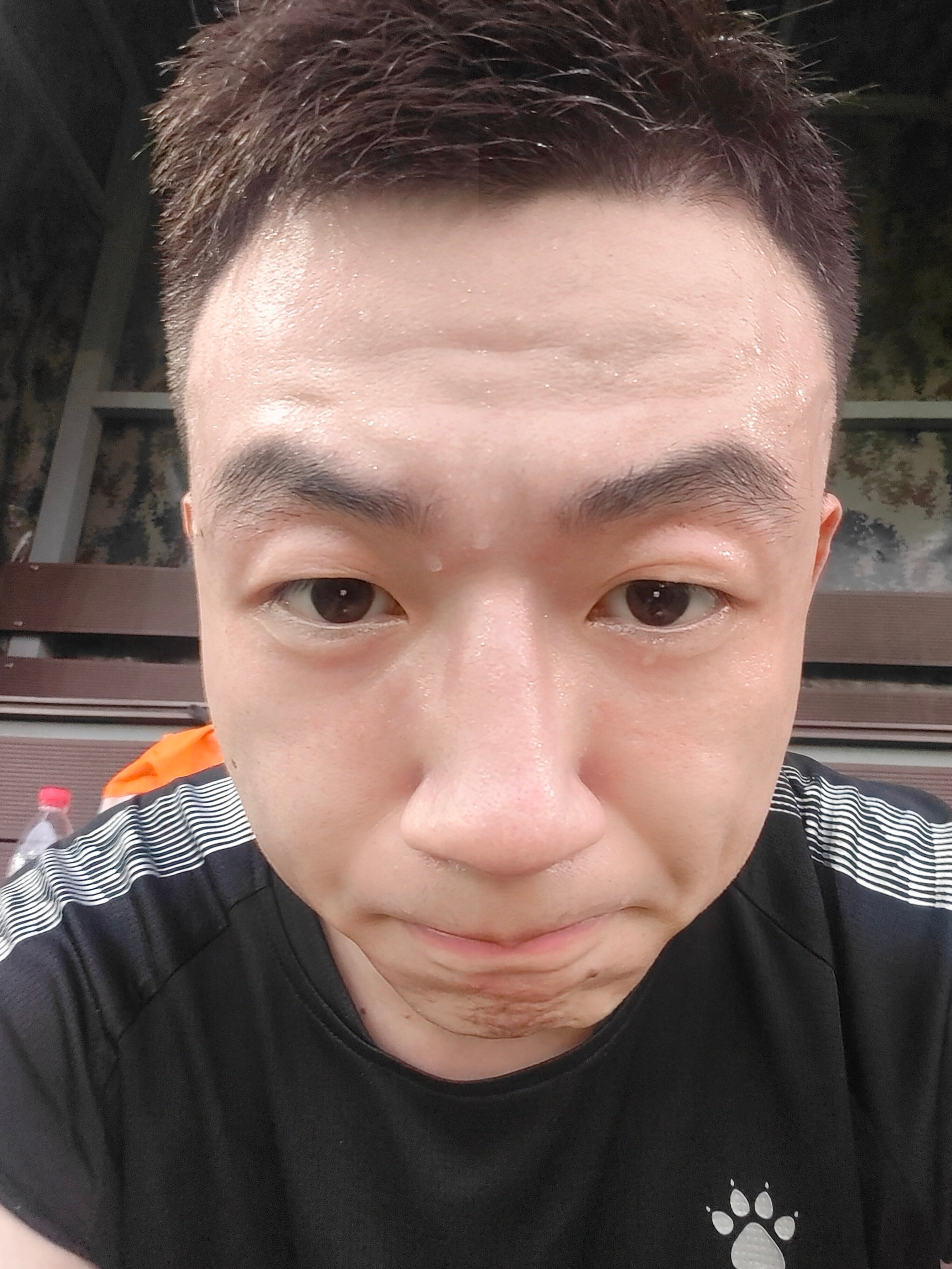 大家好我是水娃今天杭州就是30度  湿度很高世界杯很多场都这天气，踢比赛多难受啊