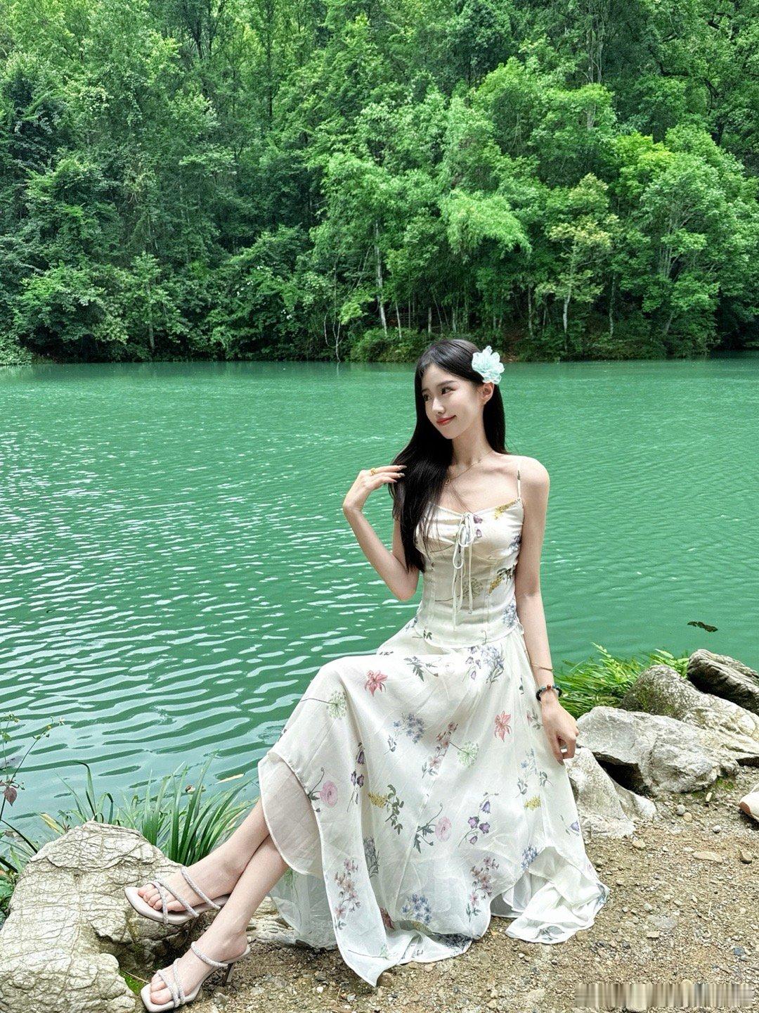 水挼蓝 翠相搀  ​​​