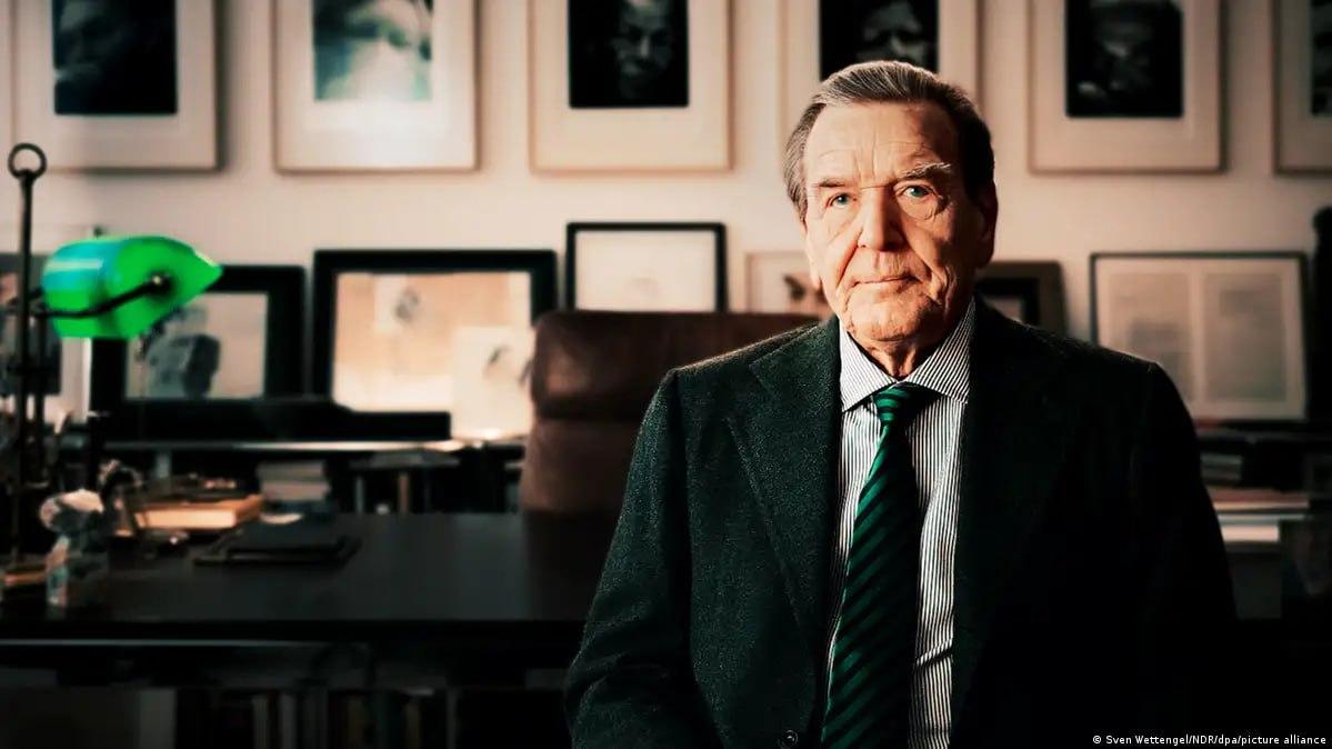 德国前总理格哈德·施罗德近日公开对国家未来表达了深切担忧，呼吁德国进行彻底的现代