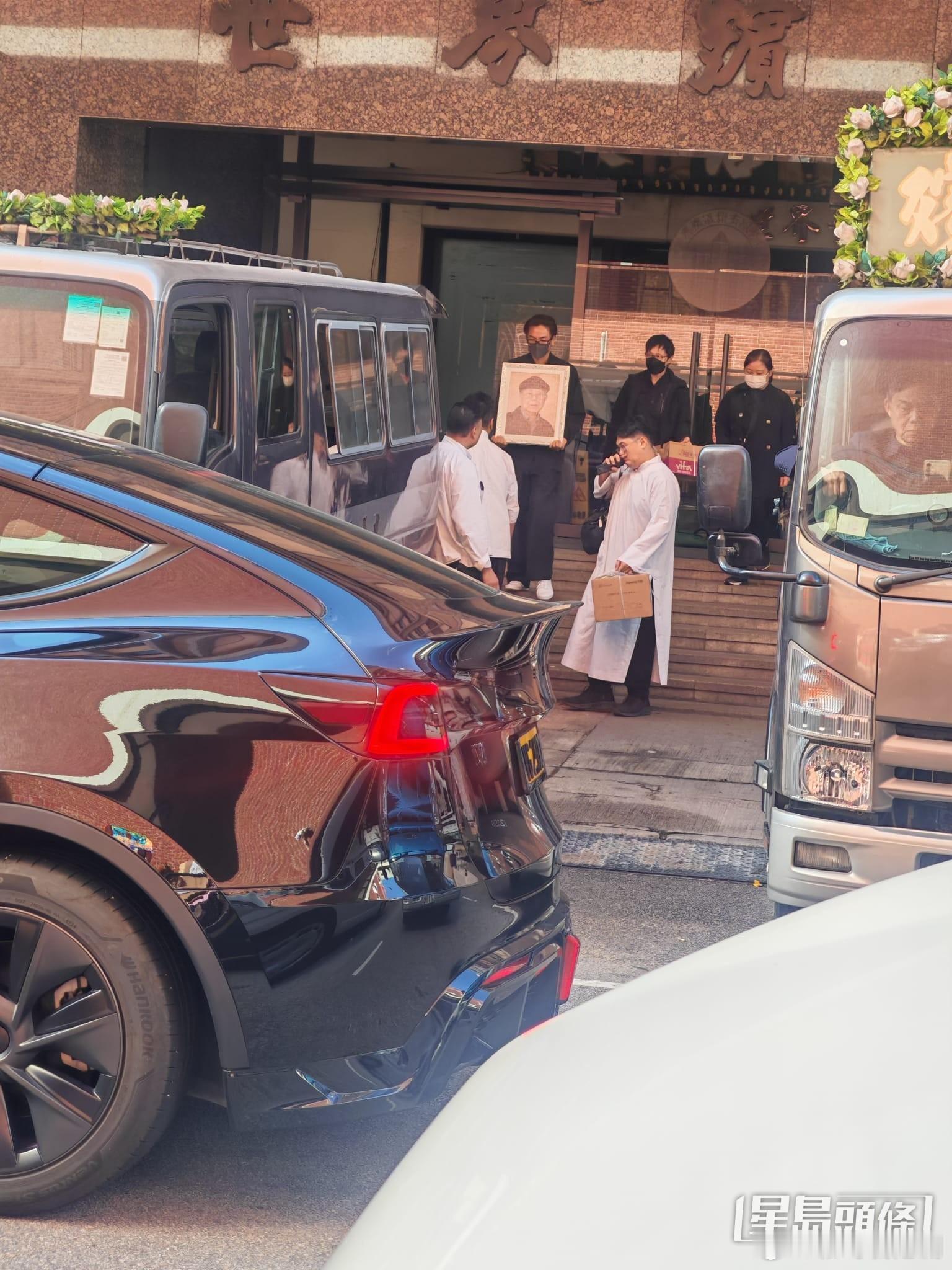 馬國明父親離世 今晨低調舉殯.馬國明曾任煤氣公司工程師的父親最近離世，今晨（11