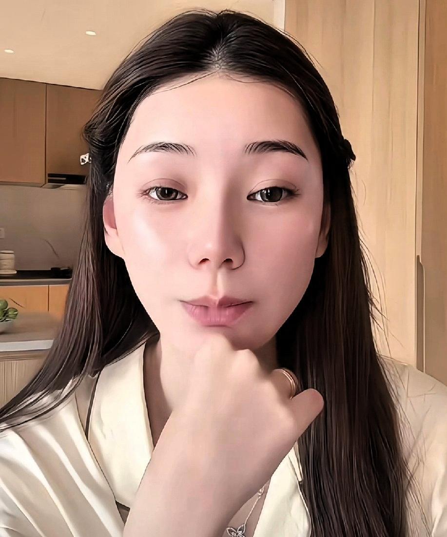 网络舆论里的后妈，筱梅的那些事
筱梅当后妈，挺不容易，没怀孕，说她不能生，怀了孕