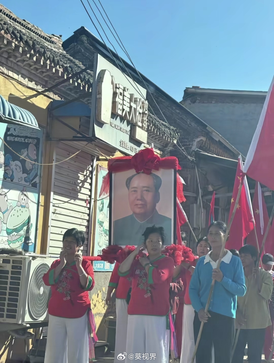 国庆最应该感恩的就是教员，没有他就没有新中国。一身肝胆，开天辟地，一盏明灯，照彻