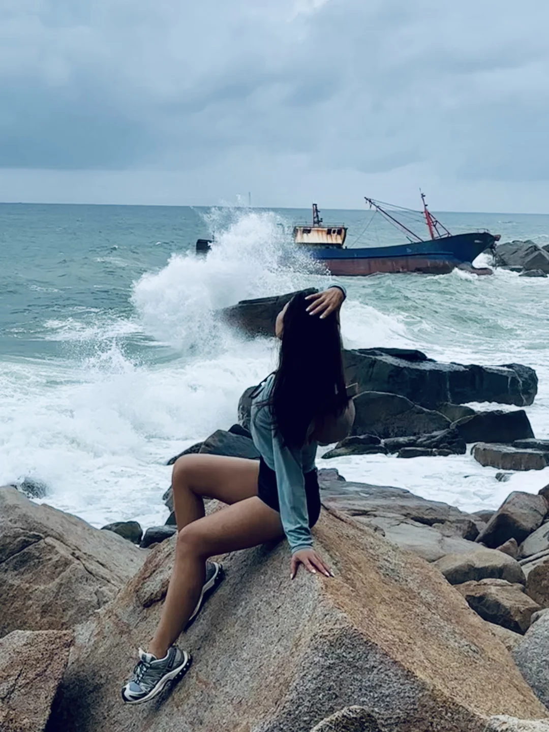 下雨天去看孤独的沉船