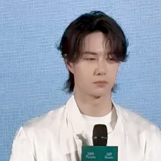 肿么听不清 ​​​