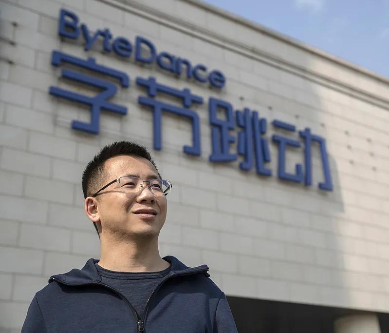 不出所料，榜单一更新，张一鸣再次坐上首富的位置。
就算他再低调，再不爱抛头露面，