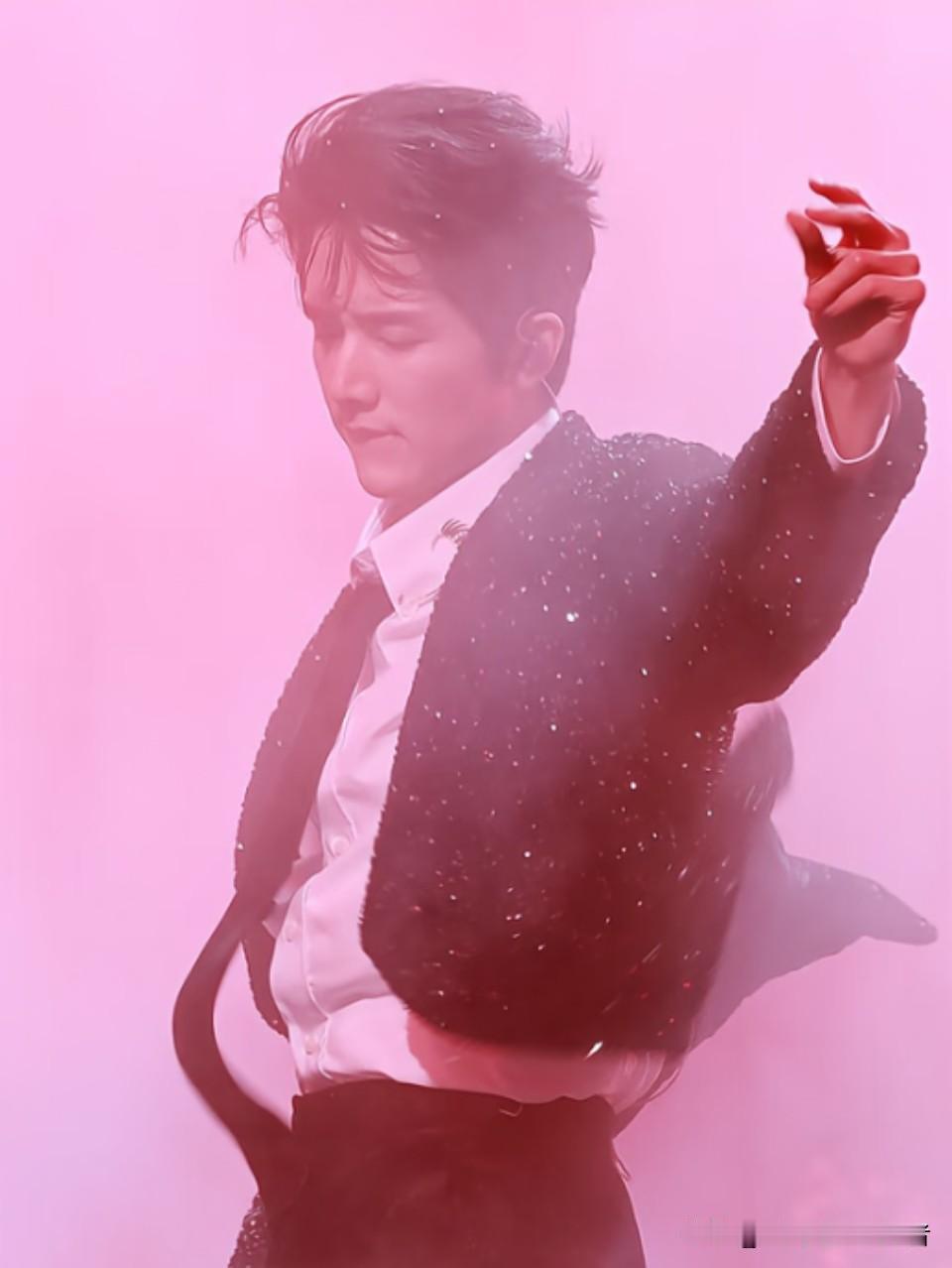 不是专业歌手，却都来开演唱会了
今年这娱乐圈是怎么了？ ​​​