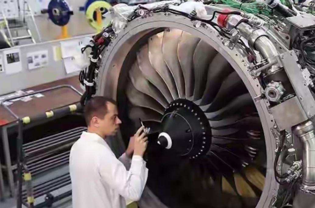 果不其然。

俄罗斯突然宣布了：准备向中国新一代宽体客机（含C929）供应复合材