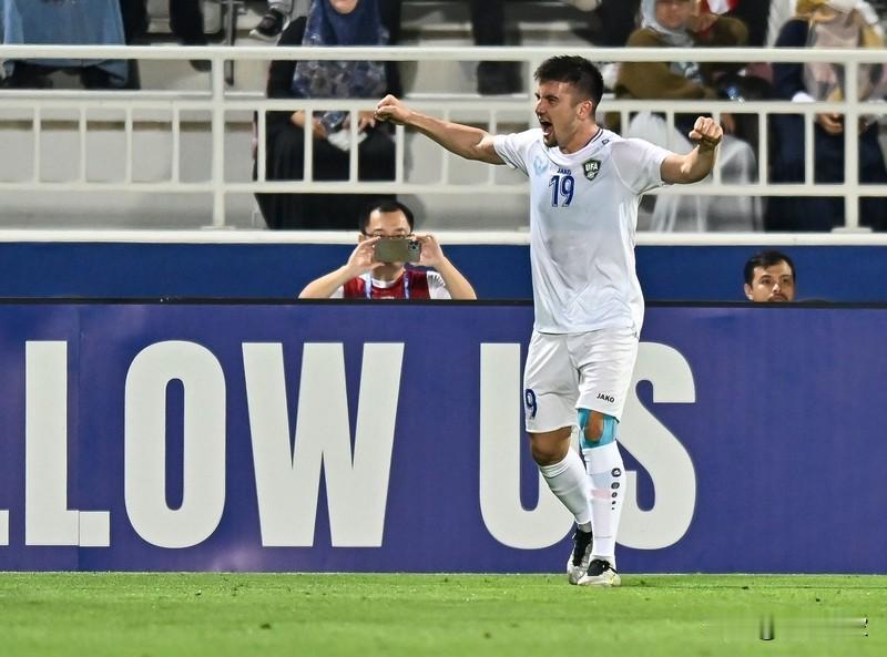 中国U23男足这次可太牛了，在U23亚洲杯半决赛3:0横扫越南，22年首进洲际决