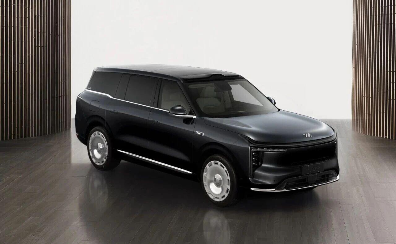 40万级旗舰王炸！智己LS9 HYPER版曝光，线控转向+三电机太顶了？去年“9