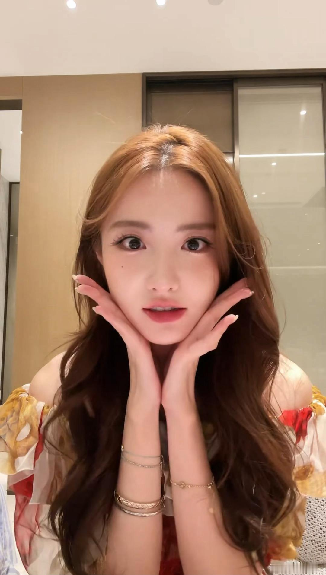 睫毛是这个哈哈哈哈哈哈哈终于问来了 我也要去买～～～～～～