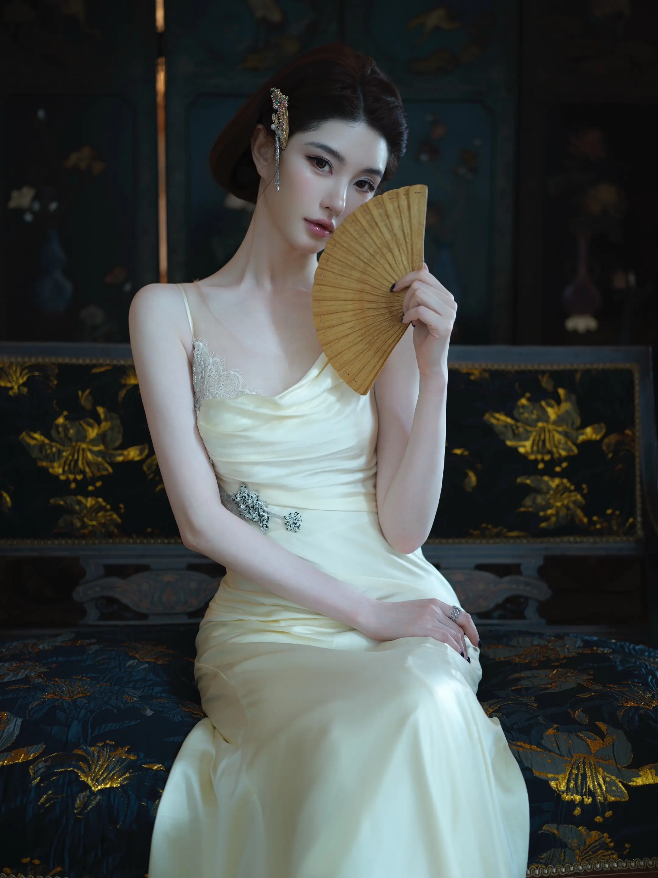 人在画中，画在梦里。