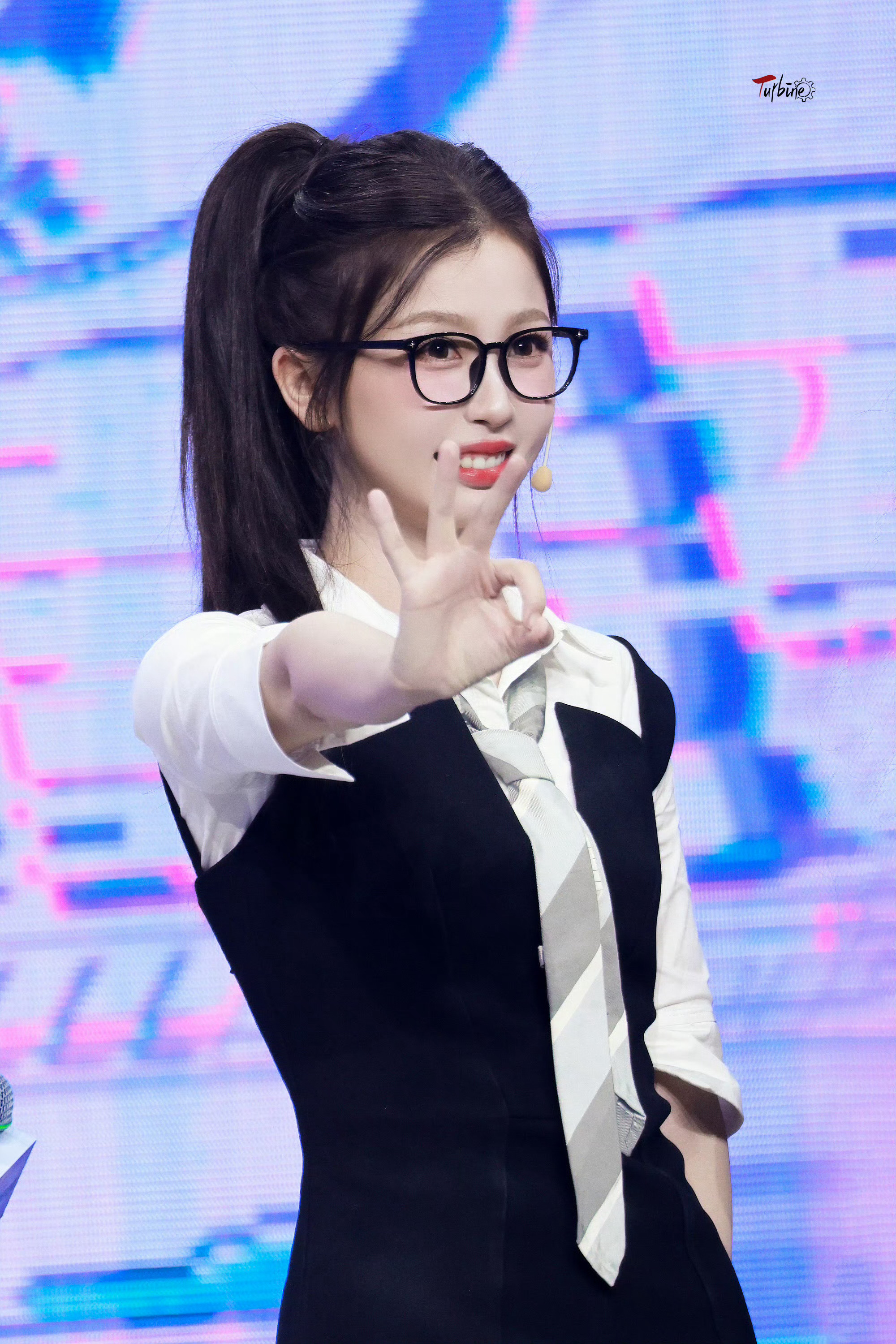 #虞书欣好辣#[哇]欣欣真的可盐可甜呀，即可以是可爱女鹅，又可以是身材火辣的大小