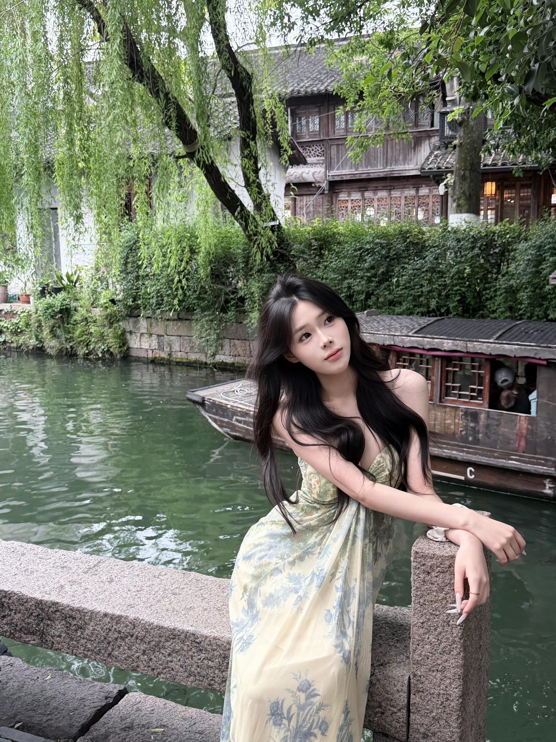 这个世界很坏 每个人都在装我信你但你也骗我