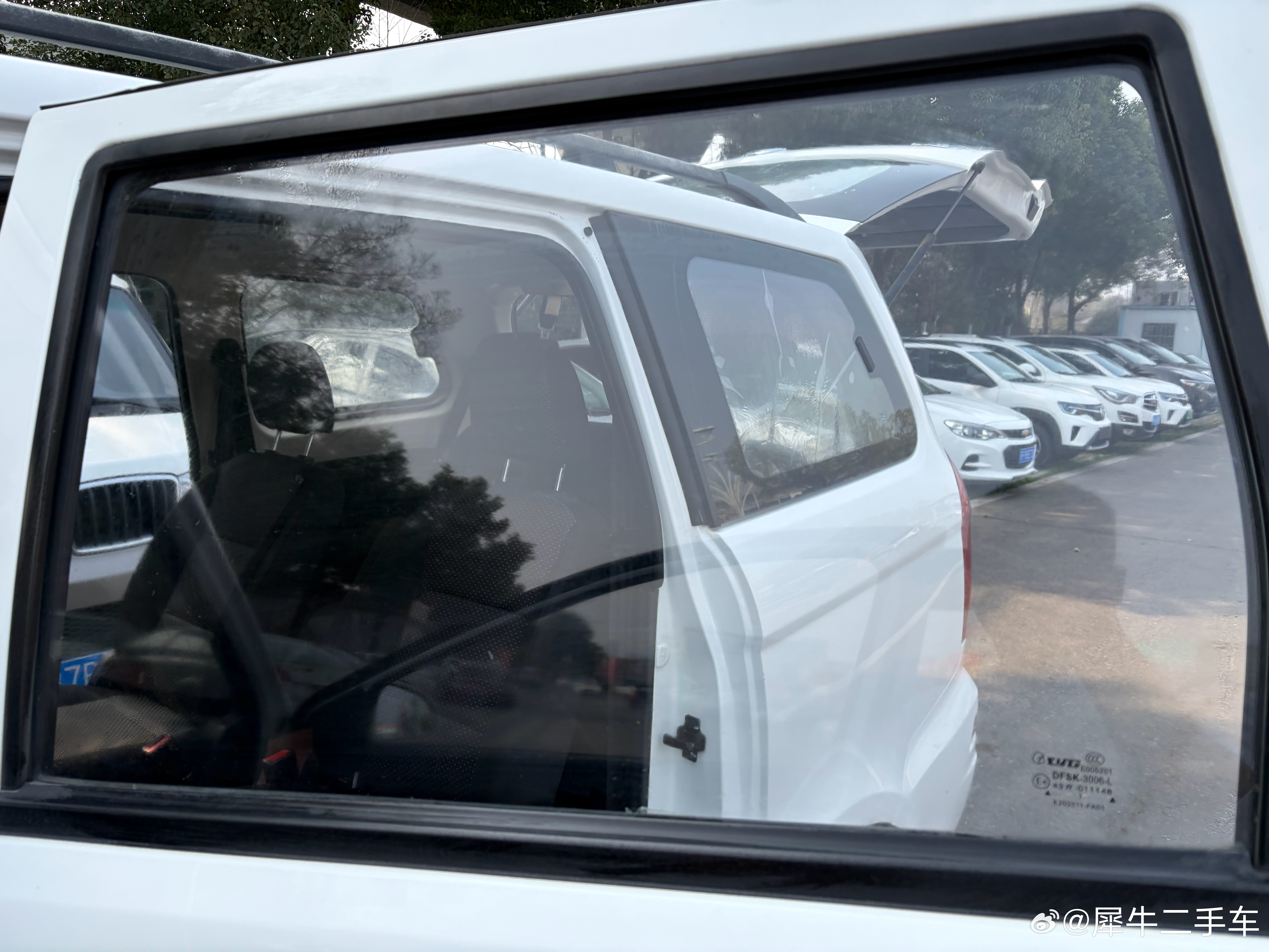 还得是科技与狠活就这玻璃膜和臭胶你没有神奇小药水那是一点办法都没有 襄阳·犀牛二