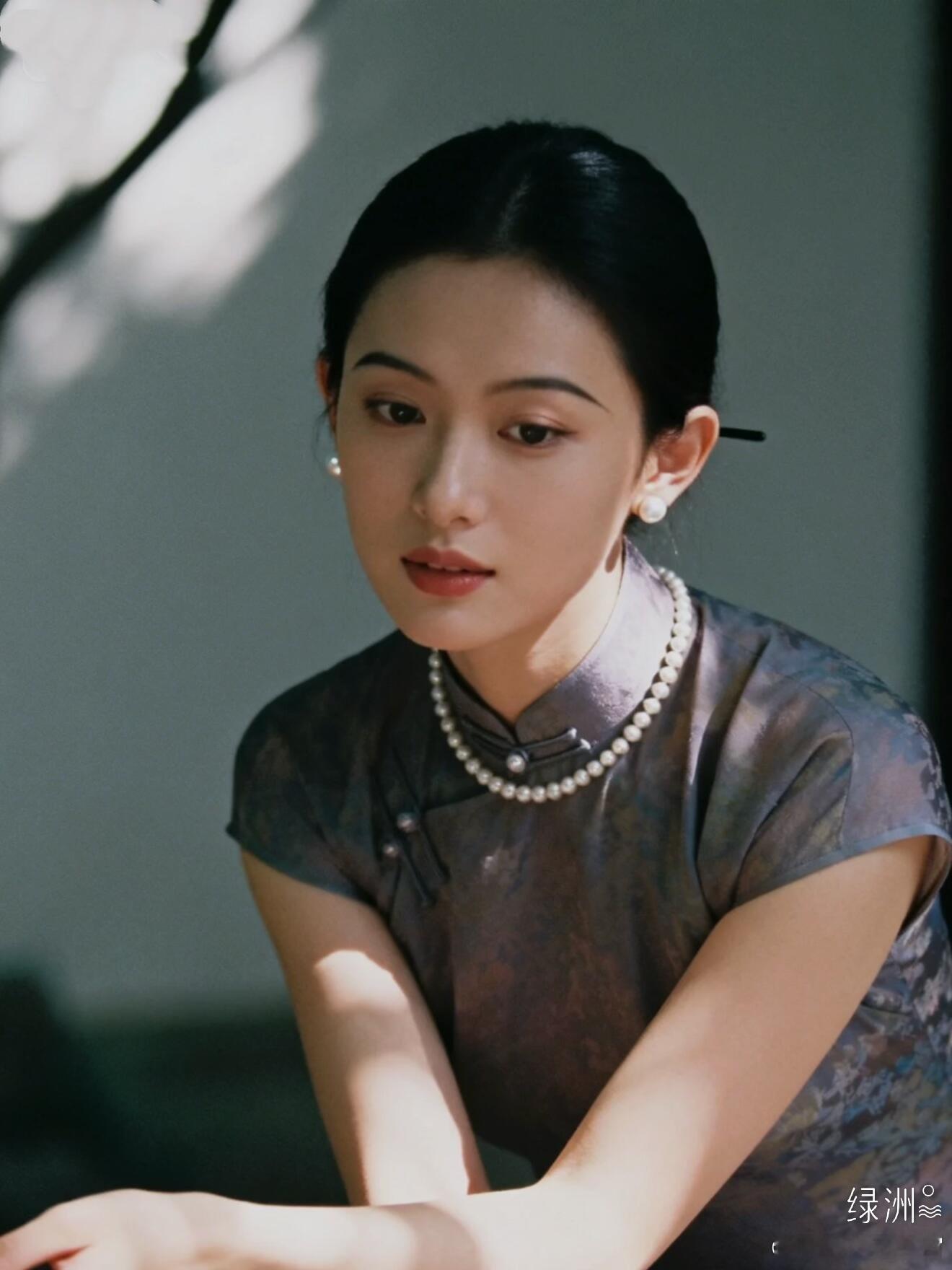 眉间藏尽流年事，轻抹温柔旧韵长 绿洲