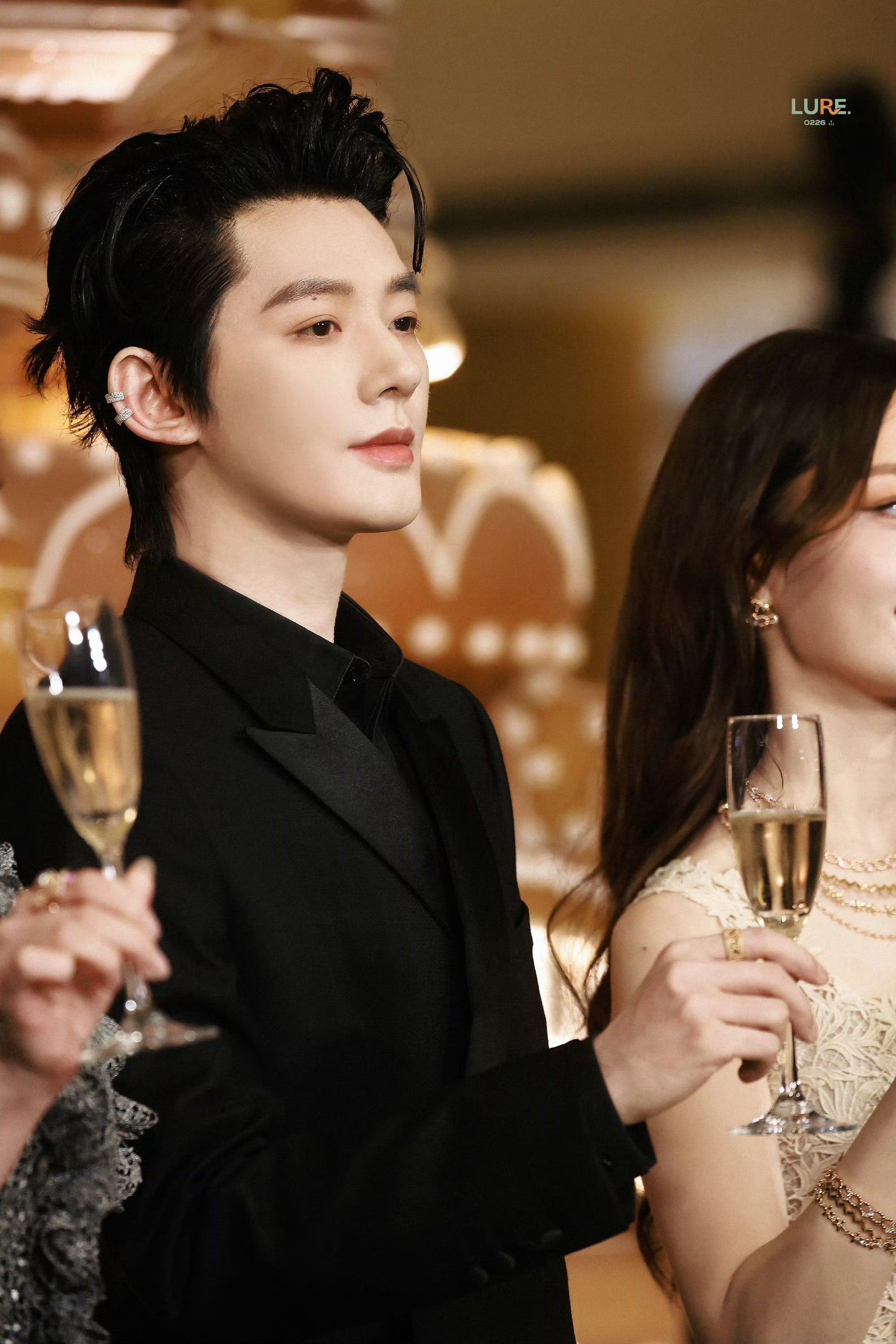 新年快乐 为子，新年快乐！愿你2025年万事顺遂，星途璀璨！我们一起同行！🎉?