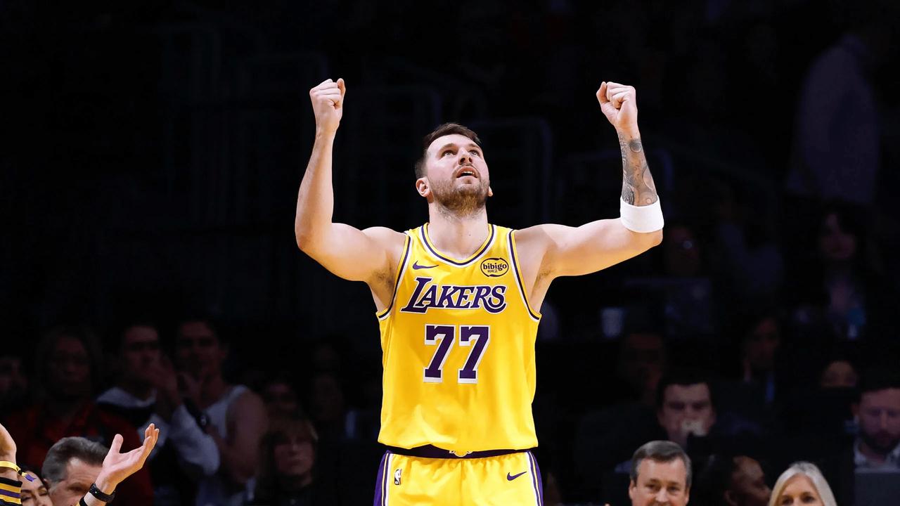 再问一次，湖人怎么得到他的？东契奇是NBA历史上第一位连续9场比赛得分超过30分