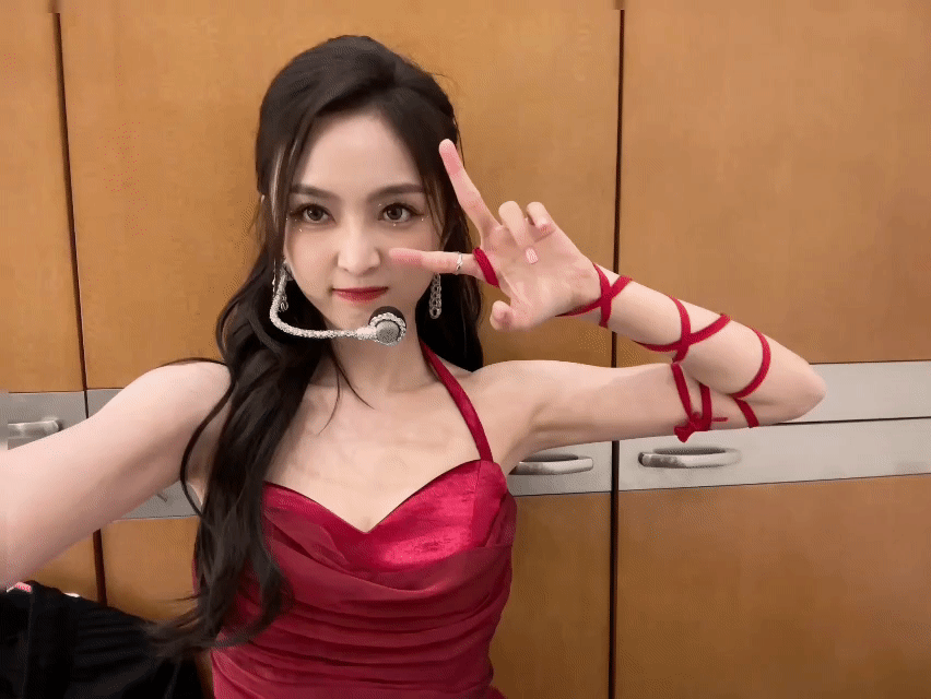 吴宣仪自拍🤳 