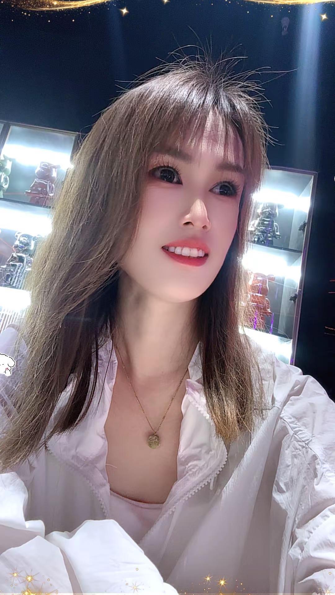 微笑，不一定是礼貌，有时候也是警告。
