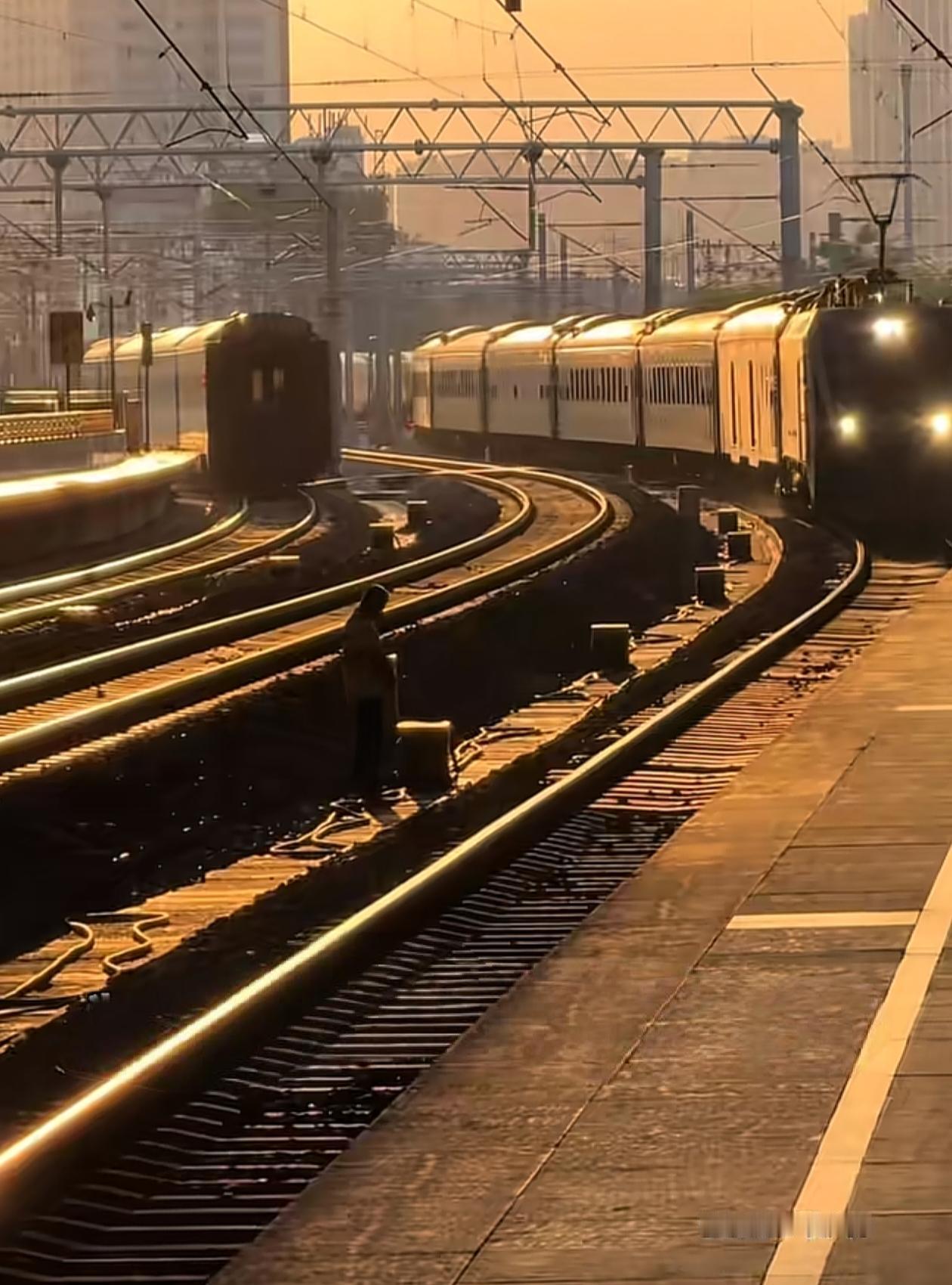【贵州交通爆发！未来5年这些铁路开工，贵阳到广州更快了🚄】

重磅消息！贵州铁