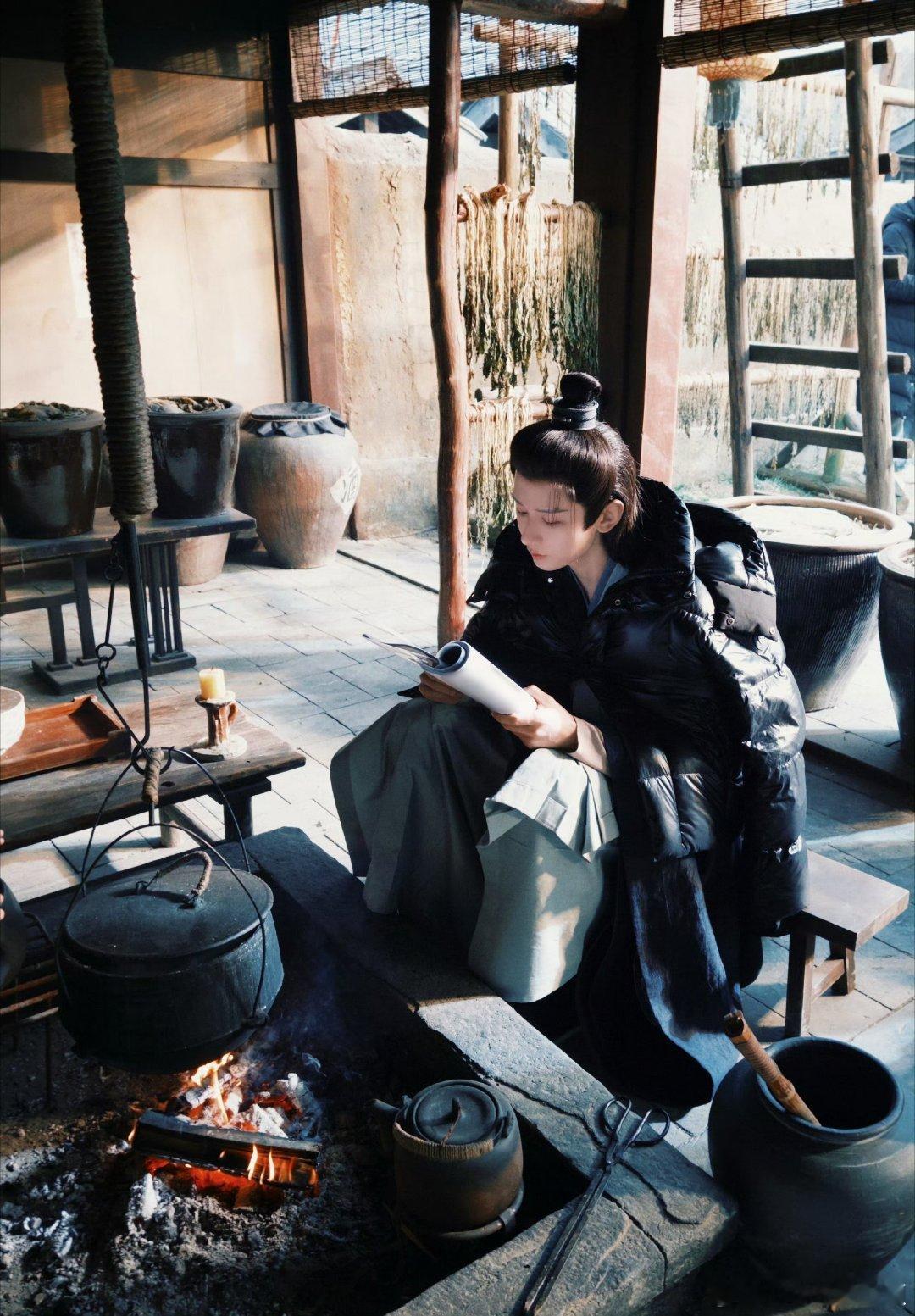 成毅长安二十四计cy成毅谢淮安成毅在演艺道路上不断乘风破浪，挑战自我。从默默无闻