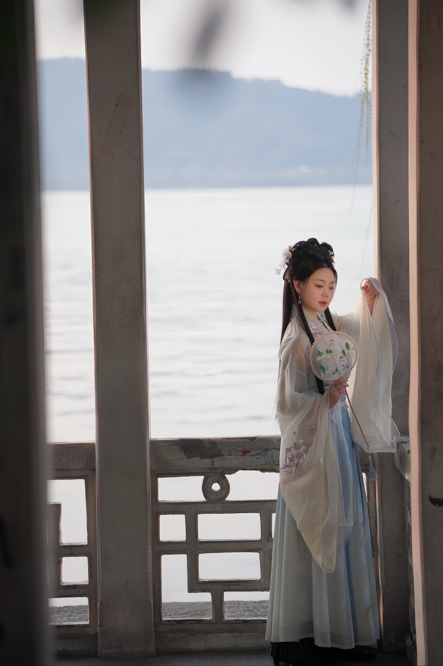 📍 𝑯𝒂𝒏𝒈𝒁𝒉𝒐𝒖  ❤️ 吹吹西湖的风 看看断桥的人.